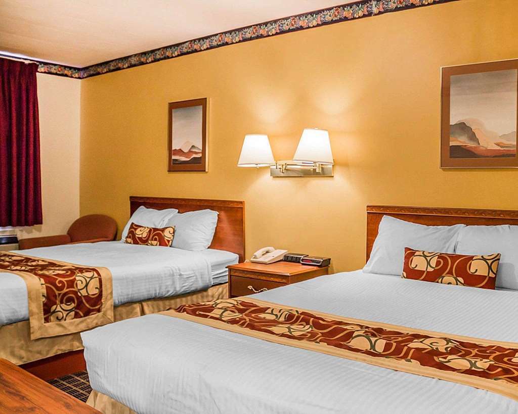 Rodeway Inn Kalkaska Room photo